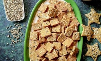 Photo Credit https://in.pinterest.com/drshabinainayat/millet-snack/